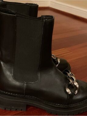 Bibilou Black Genuine Leather Chelsea Boots With Silver Chain